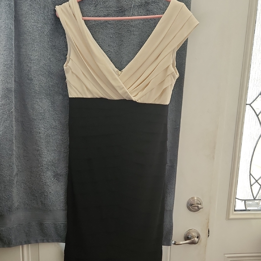 Jones New York Elegant Two-Tone Midi Dress